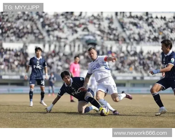 全北现代与铁队激战在即球迷期待精彩对决与精彩瞬间 全北现代与铁队激战在即球迷期待精彩对决与精彩瞬间