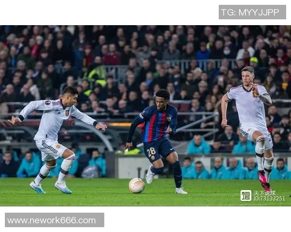 巴萨与曼联激战在即17日欧联杯对决引发球迷热议 巴萨与曼联激战在即17日欧联杯对决引发球迷热议