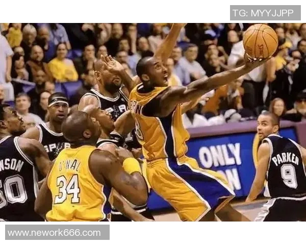 毒蛇与湖人精彩对决集锦回顾球场上的巅峰对抗与激情碰撞 毒蛇与湖人精彩对决集锦回顾球场上的巅峰对抗与激情碰撞