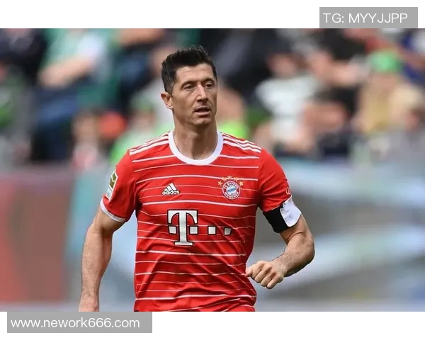 莱万重返安联球场引发拜仁球迷愤怒声讨：背叛旧主的代价是什么