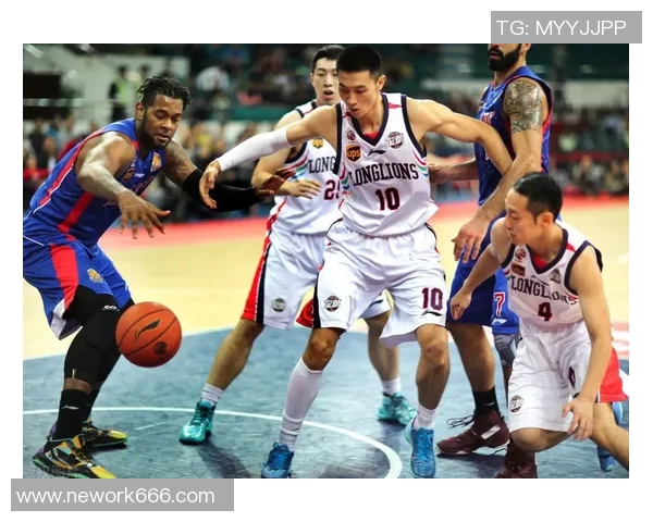 任骏飞引领球队奋勇拼搏展现篮球精神助力赛季辉煌成就