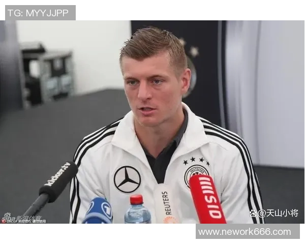 克罗斯在足球世界的传奇之路：从天才少年到中场大师的成长历程