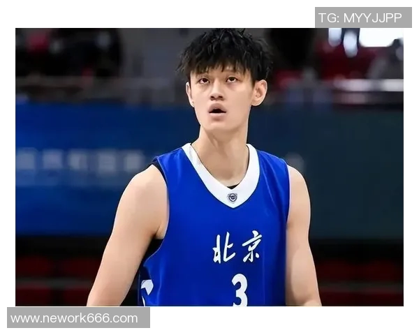 曾凡博的篮球之路:从校园明星到职业赛场的崛起与挑战 曾凡博的篮球之路:从校园明星到职业赛场的崛起与挑战